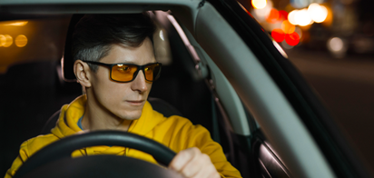 Очки для ночного вождения неэффективны? Мнение ученых
