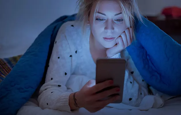 Может ли синий свет от экранов вызывать проблемы со здоровьем?