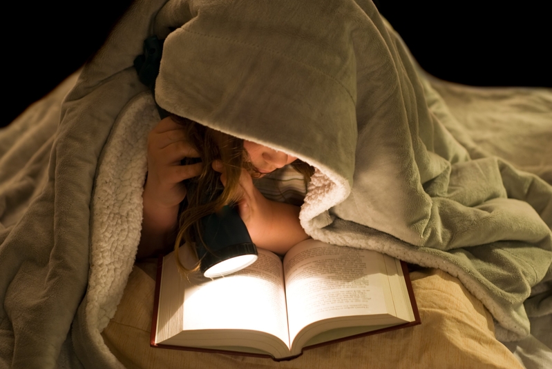 Портит ли зрение чтение в темноте?
