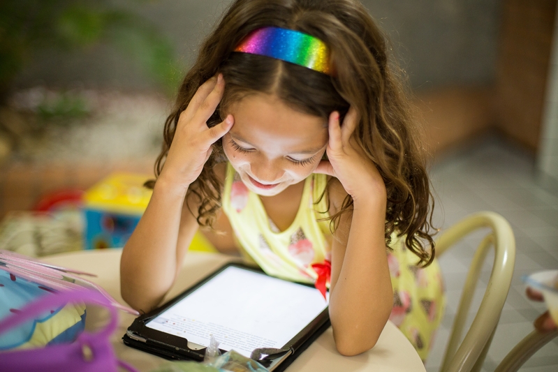 Дети и технологии: как защитить глаза вашего ребенка?