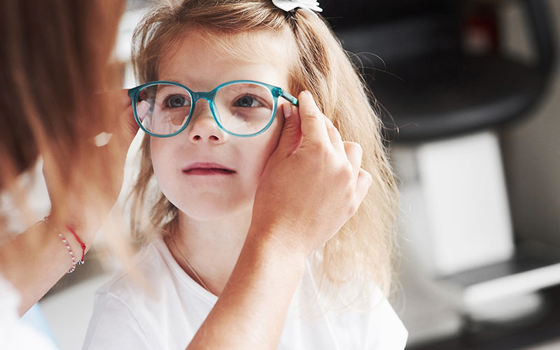 Почему важно регулярно проверять зрение ребёнка?