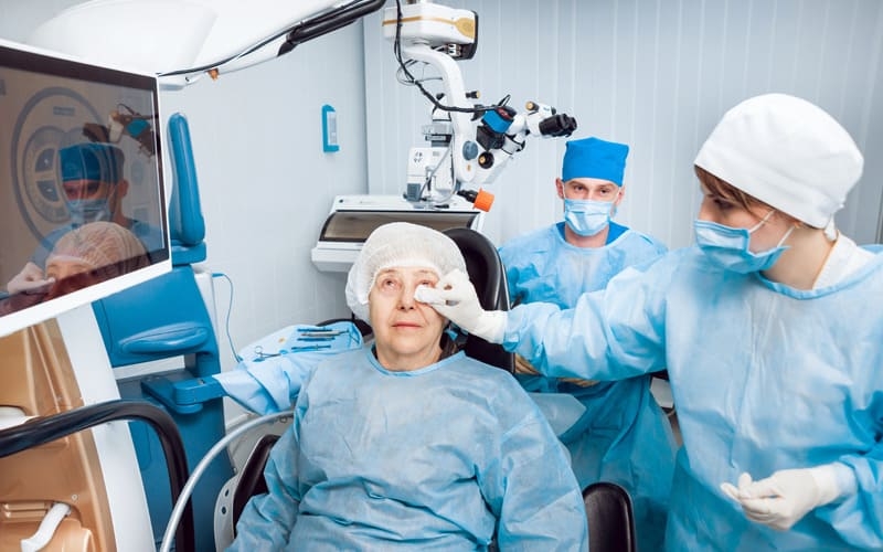 Российские ученые разработали новый способ лечения катаракты