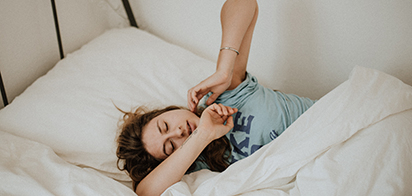 При синдроме «вялых век» необходима проверка на апноэ во сне