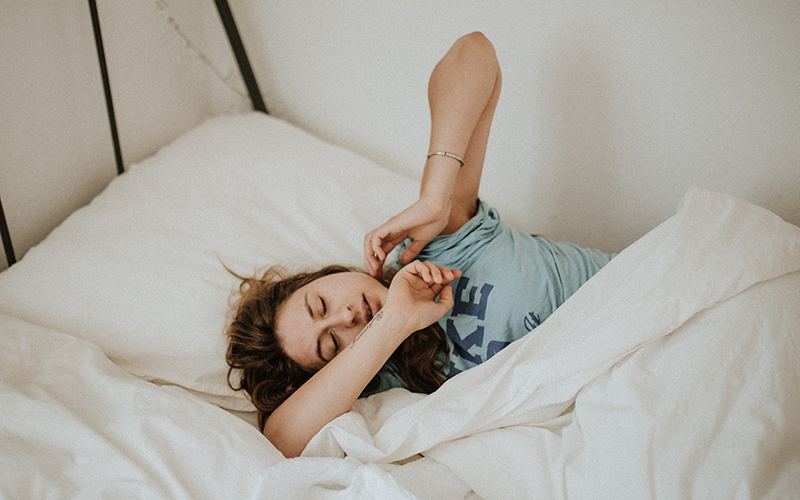 При синдроме «вялых век» необходима проверка на апноэ во сне