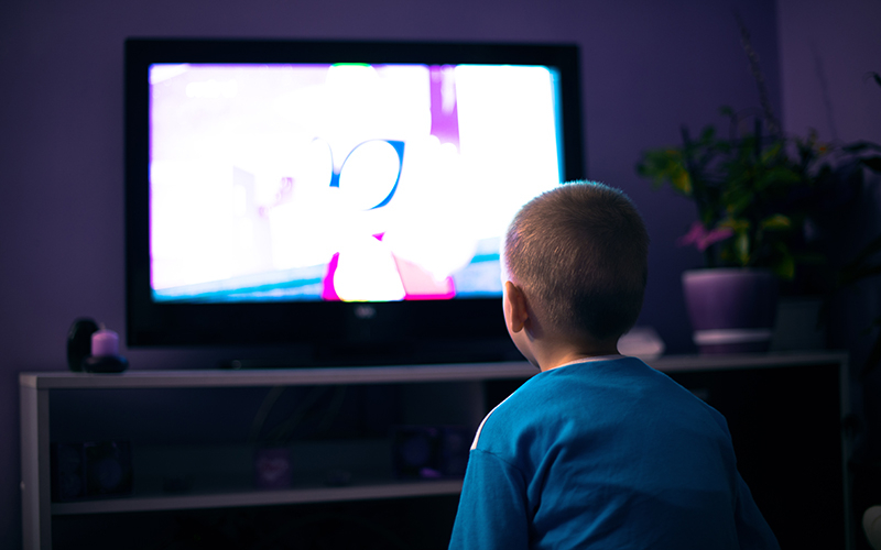 Просмотр телевизора влияет на чёткость зрения у детей?