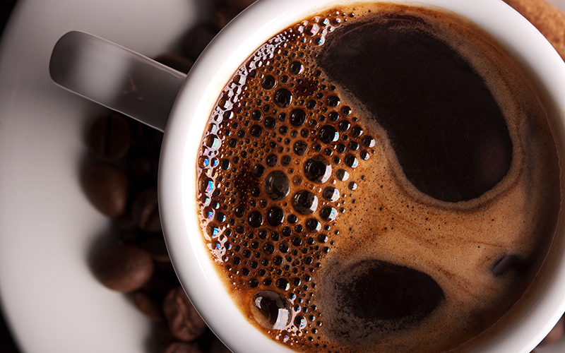 Чрезмерное употребление кофеина связали с повышенным риском потери зрения